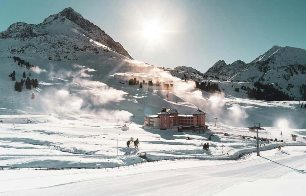 Khütai ligt hoog in de Stubaier Alpen en is het hoogstgelegen skidorp van Oostenrijk